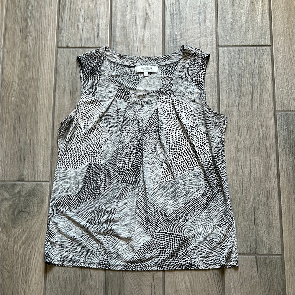 Jones Studio Silver Sleeveless Pleated Blouse